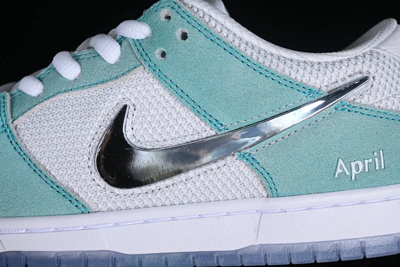All Categories Nk SB Dunk Series Nk SB Dunk Low Low-top sneakers Pure original April Skateboards x Nk SB Dunk Low joint model Frozen Rose SB smashed backboard fashion casual sneakers FD2562-400